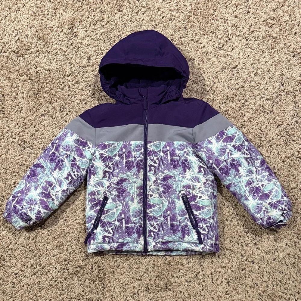 Girls size 5/6 purple print winter coat with hood